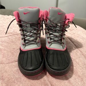 Nike Gils Gray and Pink Winter Boots